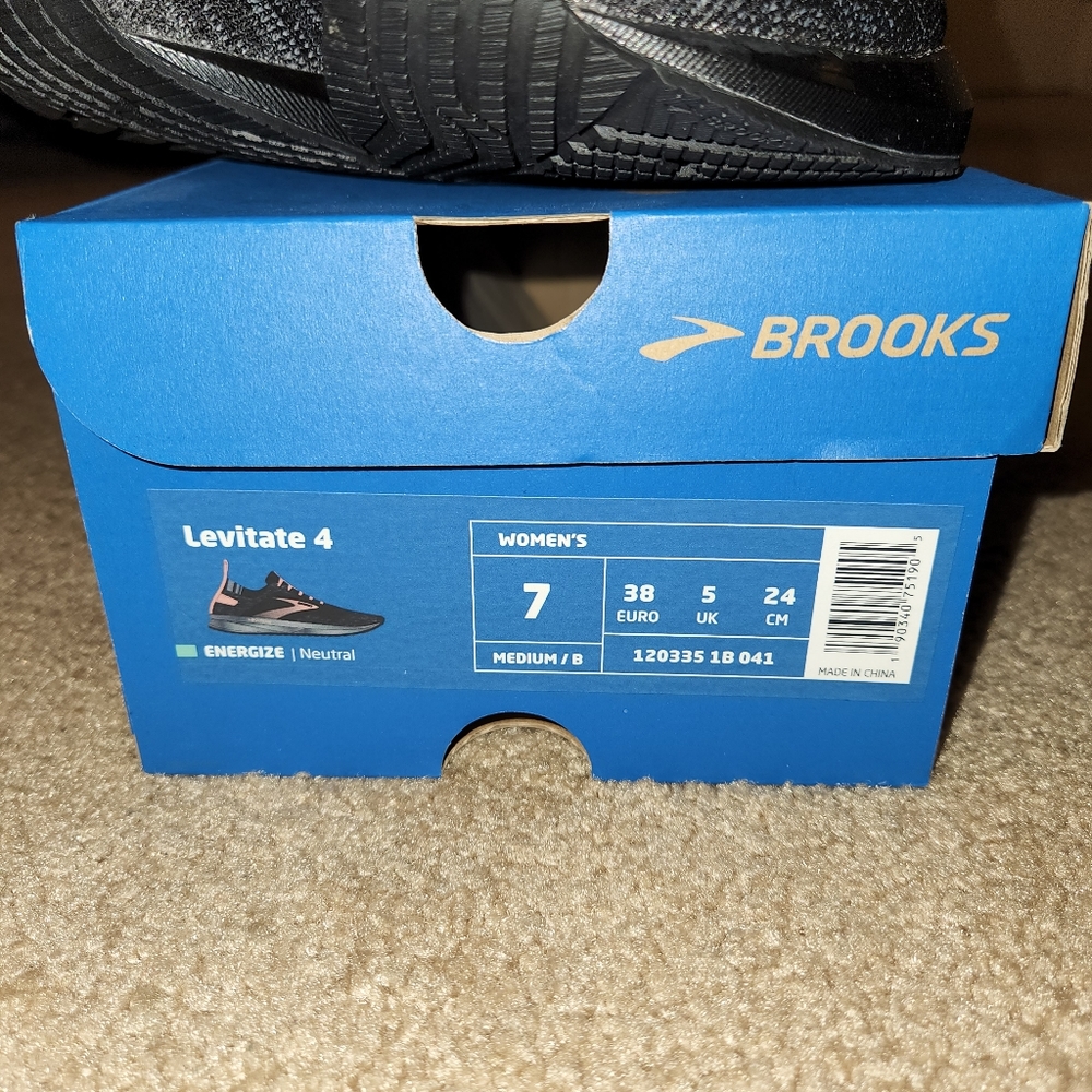 Like New Brooks Levitate 4 - Picture 9 of 9